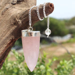 Ielādēt attēlu galerijas skatītājā, Svārsts Rozā Kvarcs Brazīlija / Rose Quartz Acorn A
