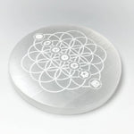 Загрузить изображение в средство просмотра галереи, Akmens Selenīts / Selenite Circle Base 7 Chakra Ø14cm
